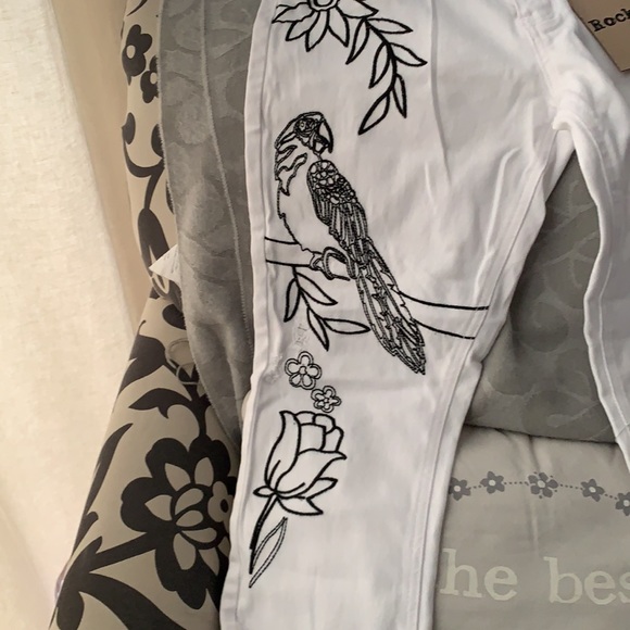 Rocks & Indigo white  embroidered jeans,NWT, sz 12 - Picture 4 of 7